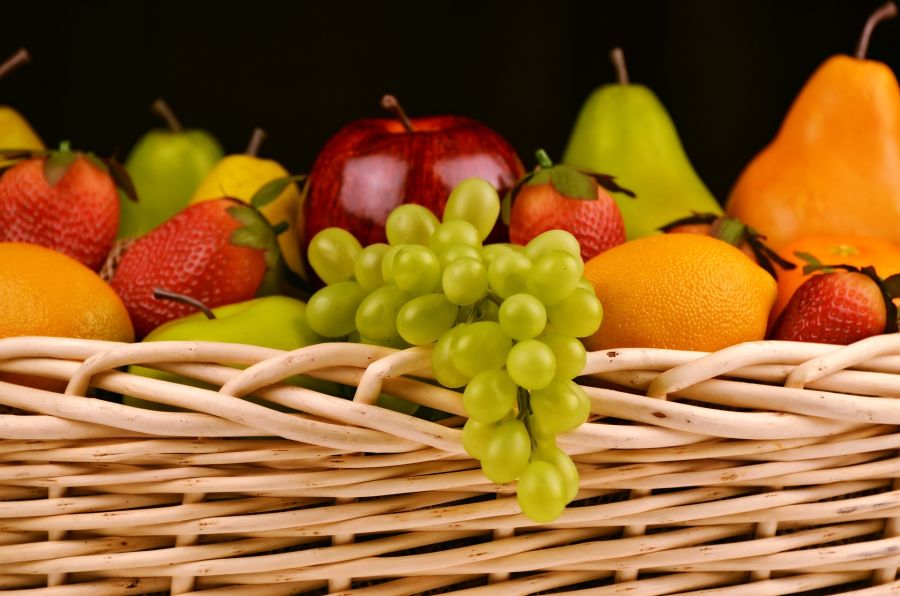 Čerstvé ovoce v košíku