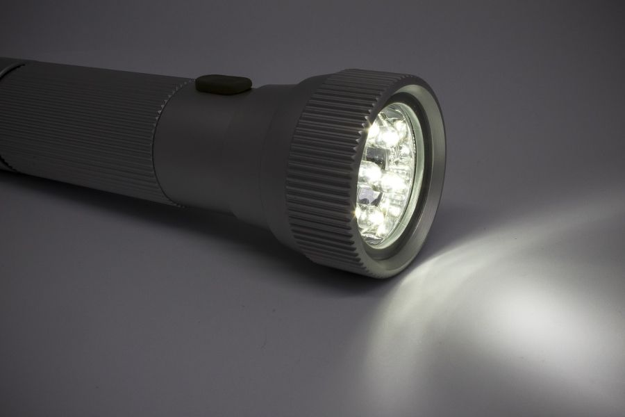 Ruční LED svítilna