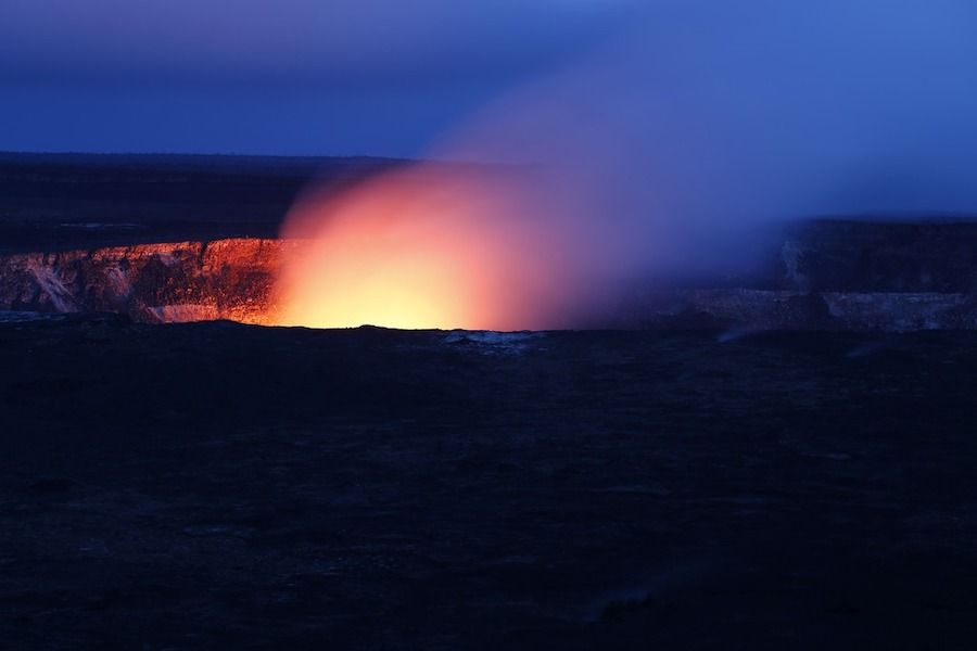 Vulkán při východu slunce