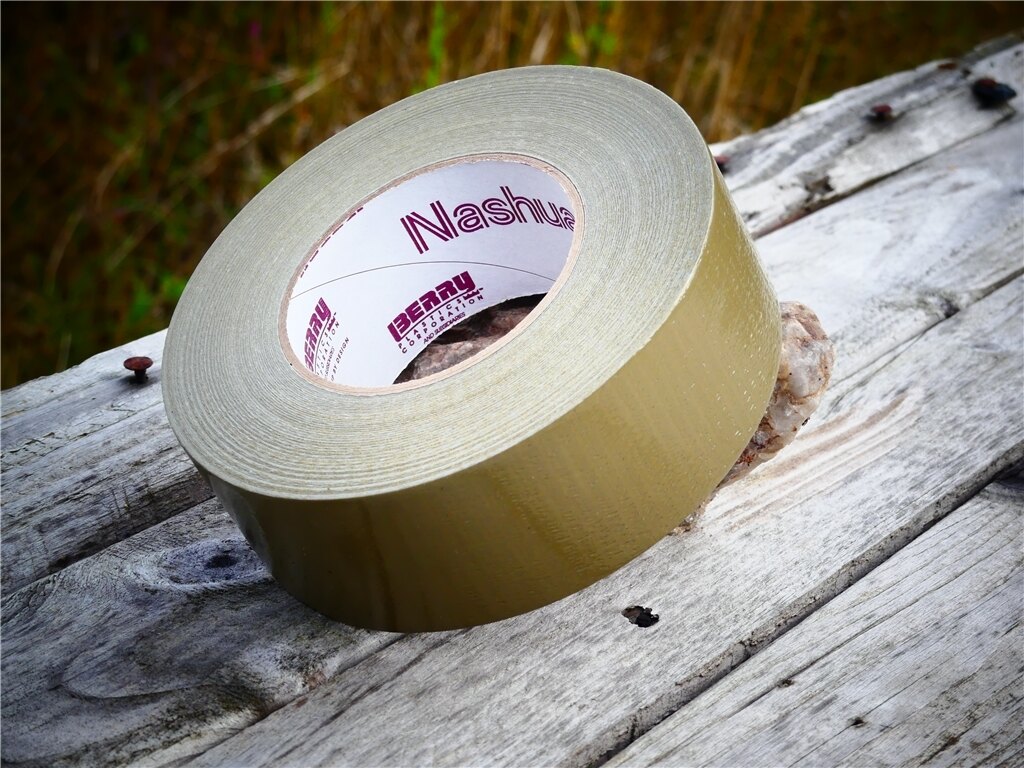 Levně Páska Duct Tape Nashua® - Tan – Olive Drab